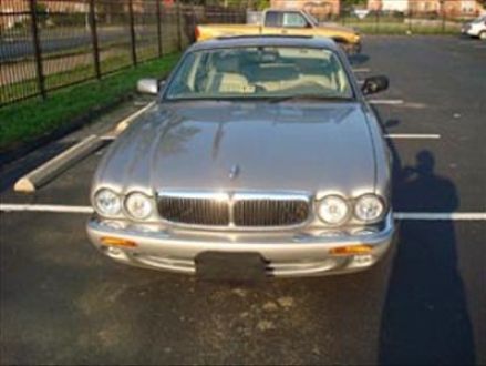 Image 1 of 1999 XJ8 Silver