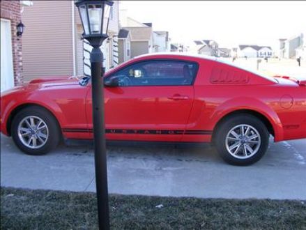 Image 2 of 2005 Mustang Red