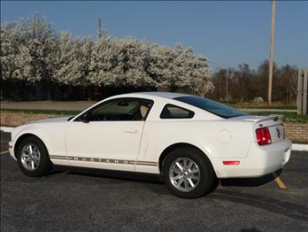 Image 1 of 2007 Ford Mustang White