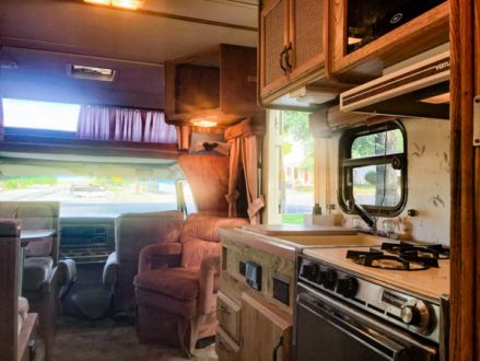 Average condition Beige 1989 Ford Econoline Mallard 26 Class C ...